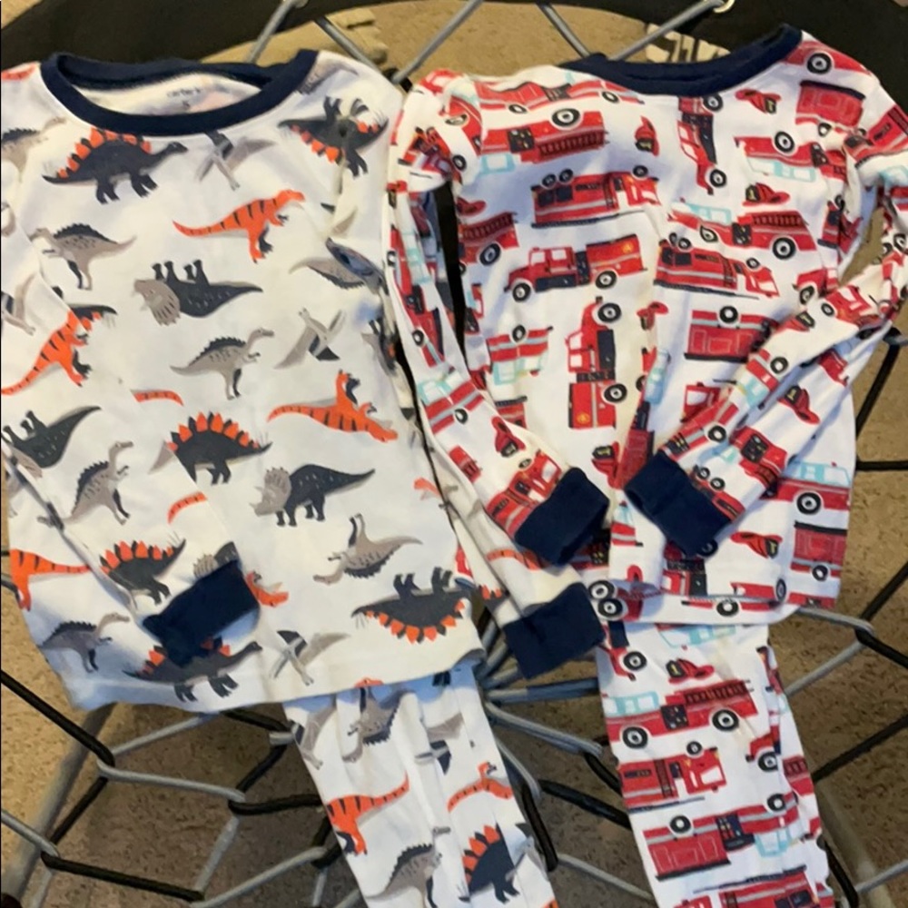 Carter’s pajamas size 5T